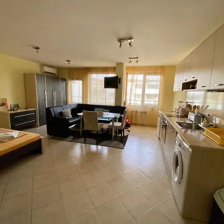 Boulevard Apartment *